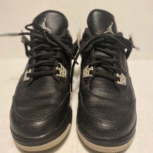 Air Jordan’s Retro 4 Oreo. Size 7 youth.